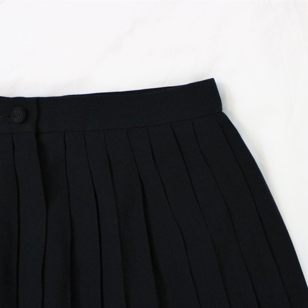 Black Knife-Pleated Skirt